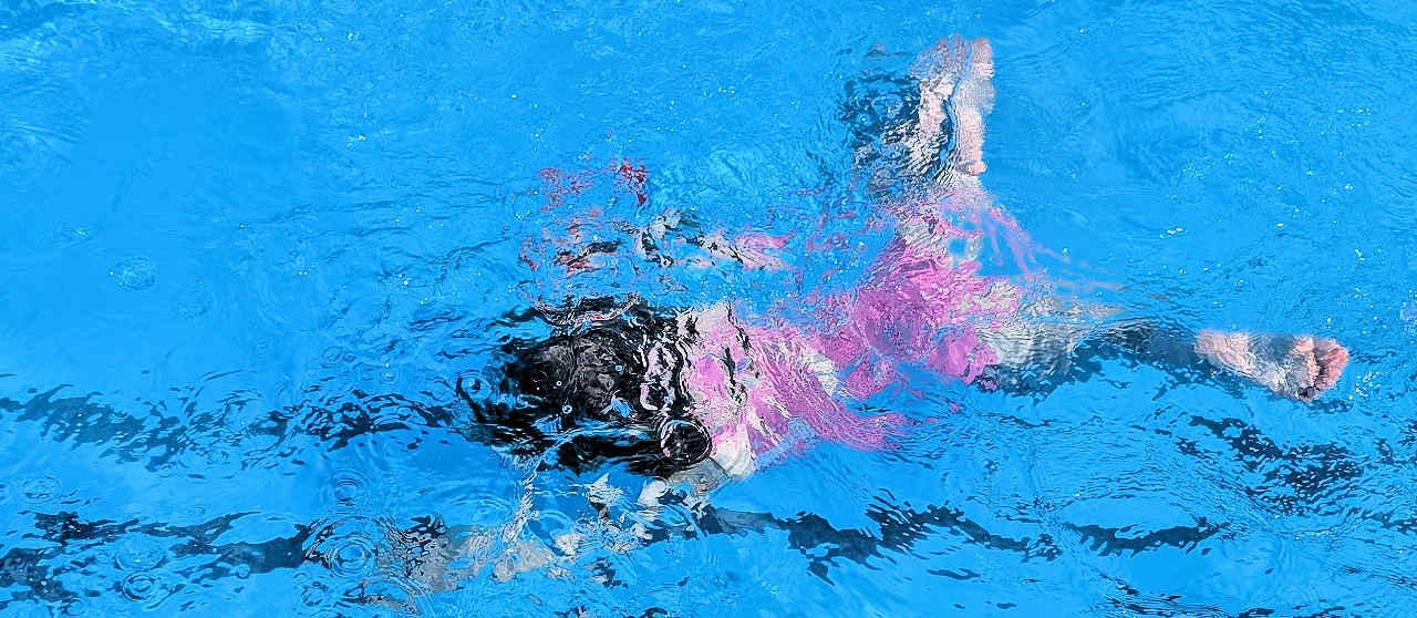 Schwimmkurse im Freibad Ohrstedt 2025 - Ein Kind tacht